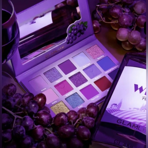 GLAMLITE Other - Sold NWT WINE PALETTE